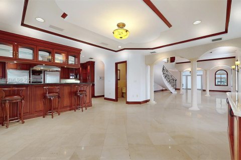 House in Miami Beach, Florida 5 bedrooms, 357.77 sq.m. № 2068073 - photo 9