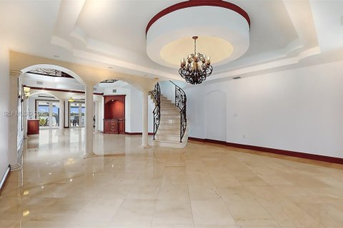 House in Miami Beach, Florida 5 bedrooms, 357.77 sq.m. № 2068073 - photo 18