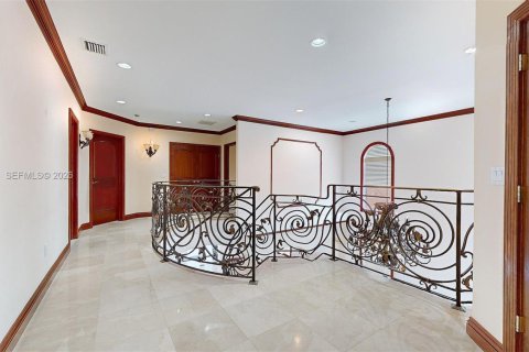 House in Miami Beach, Florida 5 bedrooms, 357.77 sq.m. № 2068073 - photo 3