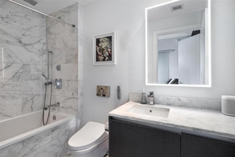 Condominio en venta en Miami, Florida, 1 dormitorio, 73.3 m2 № 2056168 - foto 19