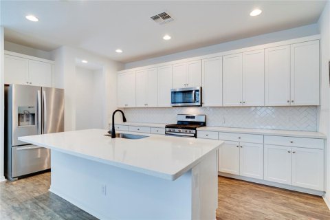House in Winter Garden, Florida 3 bedrooms, 206.06 sq.m. № 1912963 - photo 8