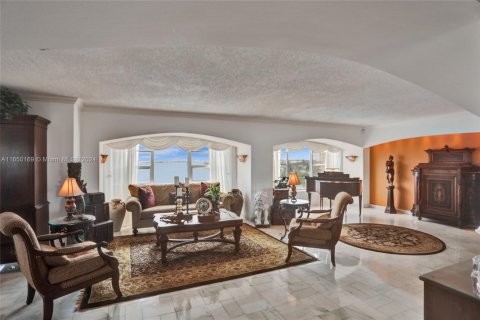 Condo in Miami, Florida, 3 bedrooms  № 1332895 - photo 27