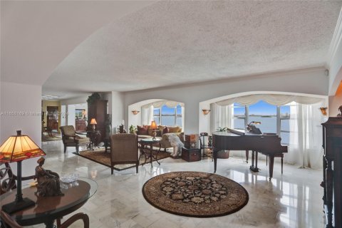 Condo in Miami, Florida, 3 bedrooms  № 1332895 - photo 5