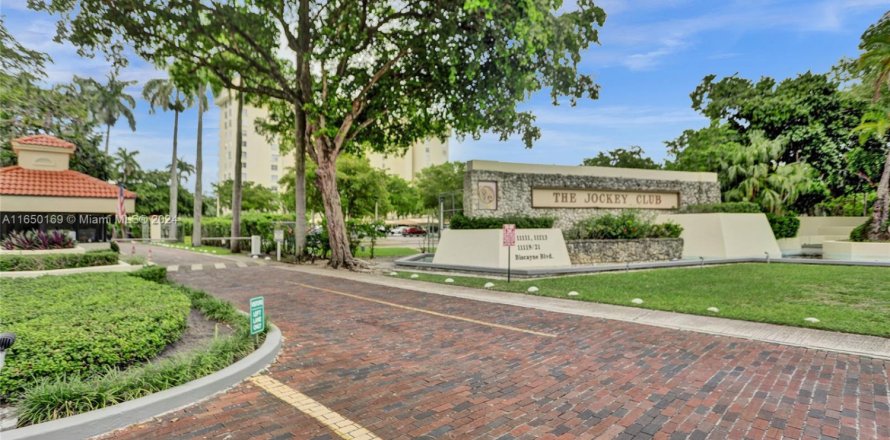 Condo in Miami, Florida, 3 bedrooms  № 1332895