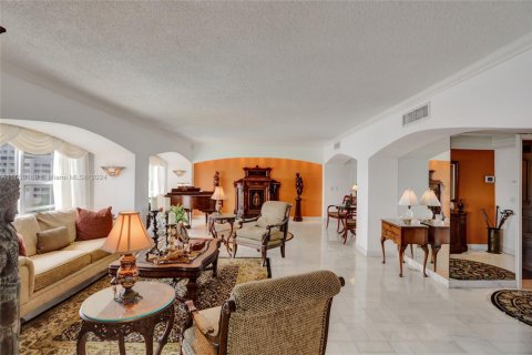 Condo in Miami, Florida, 3 bedrooms  № 1332895 - photo 28