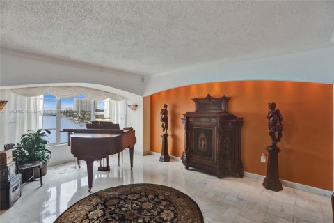 Condo in Miami, Florida, 3 bedrooms  № 1332895 - photo 26