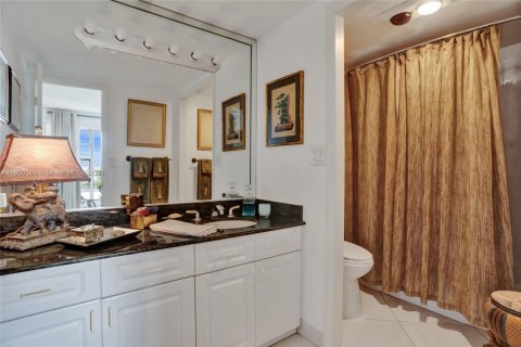 Condo in Miami, Florida, 3 bedrooms  № 1332895 - photo 13