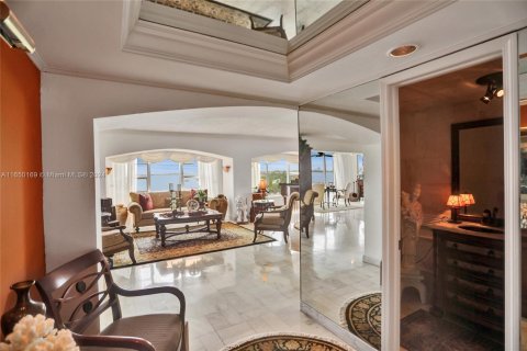 Condo in Miami, Florida, 3 bedrooms  № 1332895 - photo 30