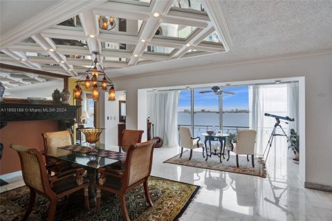 Condo in Miami, Florida, 3 bedrooms  № 1332895 - photo 10