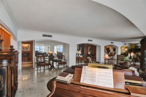 Condo in Miami, Florida, 3 bedrooms  № 1332895 - photo 24
