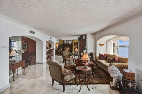 Condo in Miami, Florida, 3 bedrooms  № 1332895 - photo 25