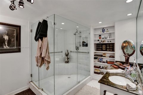 Condo in Miami, Florida, 3 bedrooms  № 1332895 - photo 15