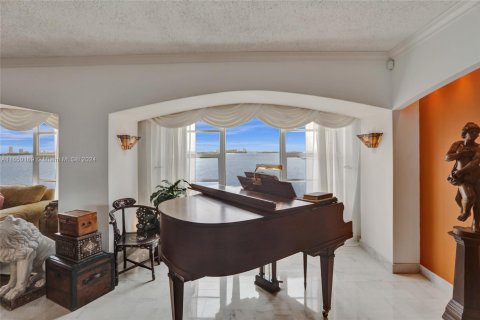 Condo in Miami, Florida, 3 bedrooms  № 1332895 - photo 6