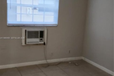 Casa en alquiler en Lauderdale Lakes, Florida, 1 dormitorio, 352.38 m2 № 2027025 - foto 5