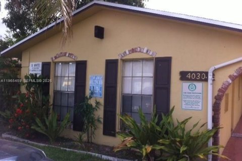 Casa en Lauderdale Lakes, Florida 1 dormitorio, 352.38 m2 № 2027025