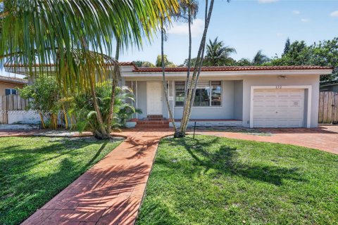 House in Miami, Florida 2 bedrooms, 116.69 sq.m. № 2069746 - photo 2