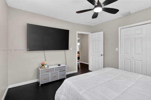 House in Miami, Florida 2 bedrooms, 116.69 sq.m. № 2069746 - photo 21