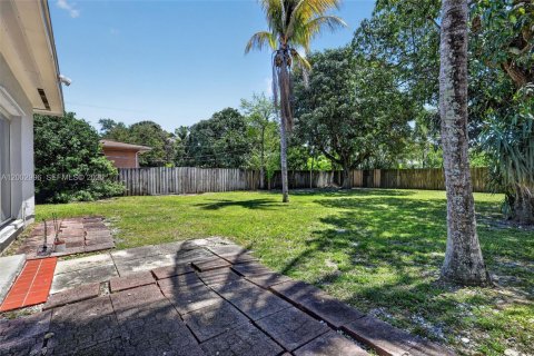 House in Miami, Florida 2 bedrooms, 116.69 sq.m. № 2069746 - photo 25