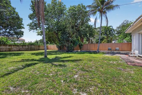 House in Miami, Florida 2 bedrooms, 116.69 sq.m. № 2069746 - photo 26