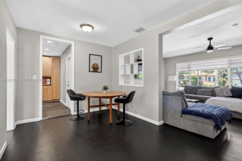 House in Miami, Florida 2 bedrooms, 116.69 sq.m. № 2069746 - photo 8