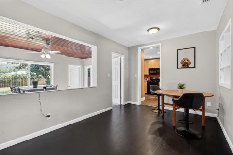 House in Miami, Florida 2 bedrooms, 116.69 sq.m. № 2069746 - photo 7