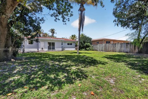 House in Miami, Florida 2 bedrooms, 116.69 sq.m. № 2069746 - photo 28
