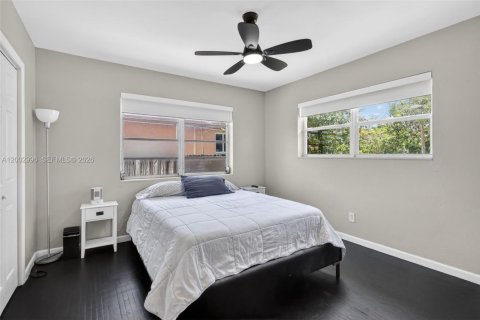 House in Miami, Florida 2 bedrooms, 116.69 sq.m. № 2069746 - photo 20
