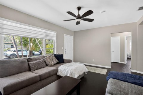 House in Miami, Florida 2 bedrooms, 116.69 sq.m. № 2069746 - photo 5