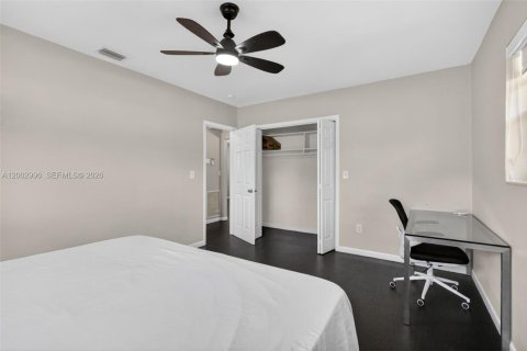 House in Miami, Florida 2 bedrooms, 116.69 sq.m. № 2069746 - photo 17