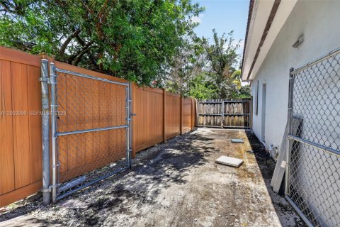 House in Miami, Florida 2 bedrooms, 116.69 sq.m. № 2069746 - photo 29