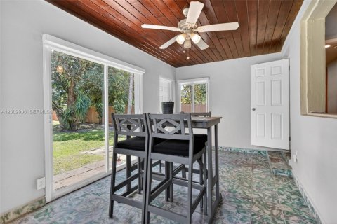 House in Miami, Florida 2 bedrooms, 116.69 sq.m. № 2069746 - photo 12