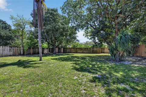 House in Miami, Florida 2 bedrooms, 116.69 sq.m. № 2069746 - photo 24