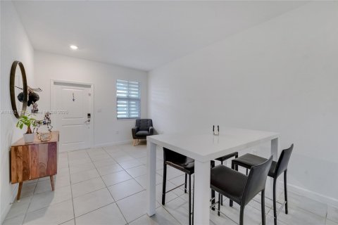 Touwnhouse à vendre à Miami, Floride: 3 chambres, 169.73 m2 № 1689125 - photo 4