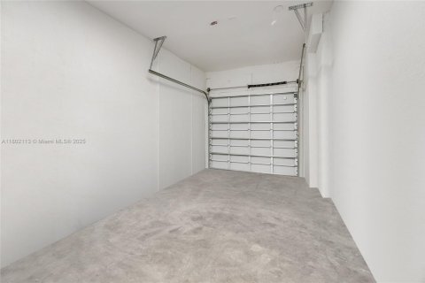 Touwnhouse à vendre à Miami, Floride: 3 chambres, 169.73 m2 № 1689125 - photo 17