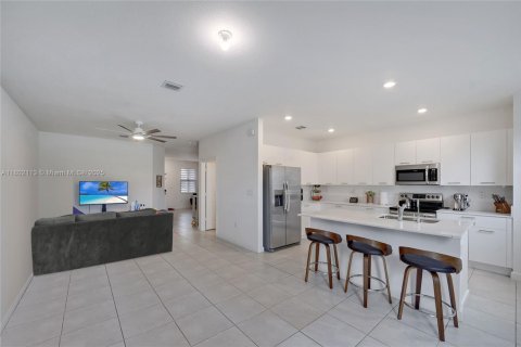 Touwnhouse à vendre à Miami, Floride: 3 chambres, 169.73 m2 № 1689125 - photo 8