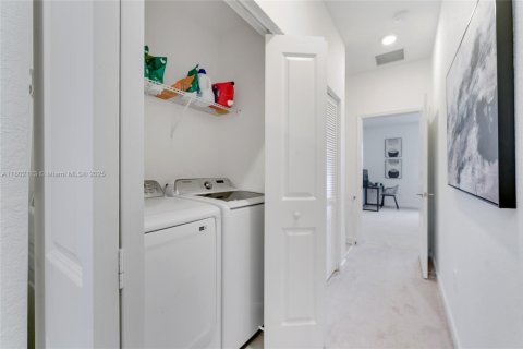 Touwnhouse à vendre à Miami, Floride: 3 chambres, 169.73 m2 № 1689125 - photo 15