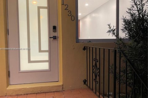 Immobilier commercial à Miami, Floride 178.37 m2 № 2080355
