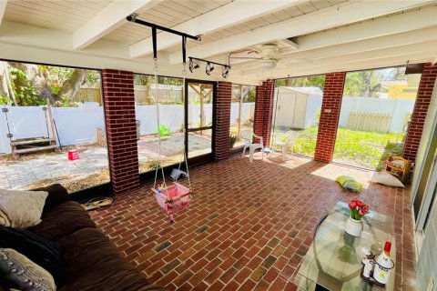 House in Tampa, Florida 3 bedrooms, 141.58 sq.m. № 2310032 - photo 12