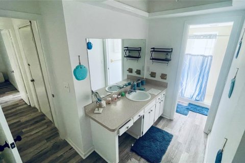 House in Tampa, Florida 3 bedrooms, 141.58 sq.m. № 2310032 - photo 7