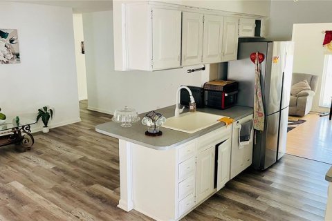 House in Tampa, Florida 3 bedrooms, 141.58 sq.m. № 2310032 - photo 6