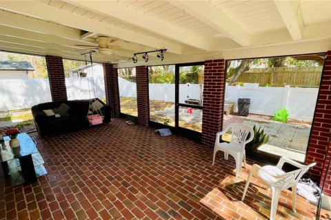 House in Tampa, Florida 3 bedrooms, 141.58 sq.m. № 2310032 - photo 11