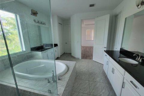 Casa en alquiler en Pembroke Pines, Florida, 4 dormitorios, 262.17 m2 № 1189816 - foto 1