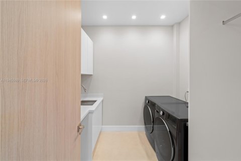 Casa en venta en Biscayne Park, Florida, 4 dormitorios № 2001696 - foto 30