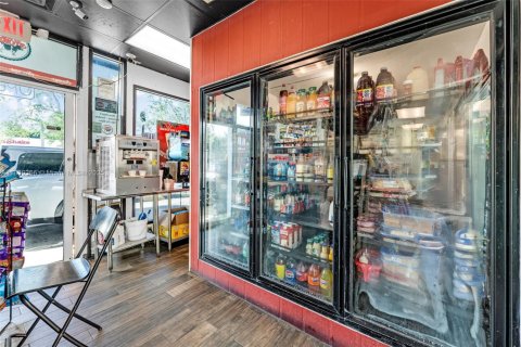 Immobilier commercial à vendre à Miami, Floride № 2015389 - photo 9