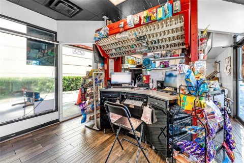 Immobilier commercial à vendre à Miami, Floride № 2015389 - photo 8