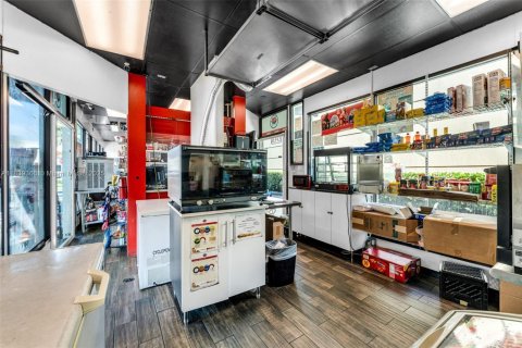 Immobilier commercial à vendre à Miami, Floride № 2015389 - photo 6