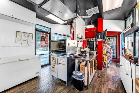 Immobilier commercial à vendre à Miami, Floride № 2015389 - photo 4