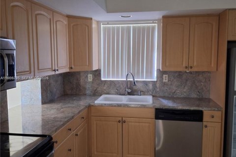 Casa en alquiler en Pembroke Pines, Florida, 3 dormitorios, 137.96 m2 № 2047914 - foto 5