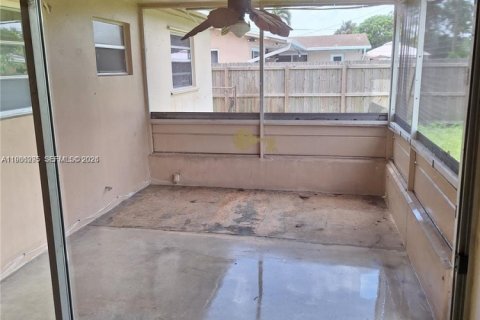 Casa en alquiler en Pembroke Pines, Florida, 3 dormitorios, 137.96 m2 № 2047914 - foto 4