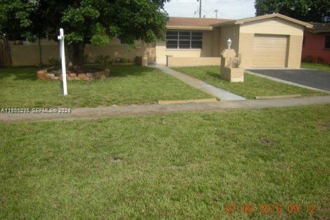 Casa en Pembroke Pines, Florida 3 dormitorios, 137.96 m2 № 2047914